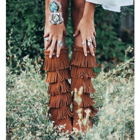 🌵NWOT Minnetonka 5 Layer Fringe Boots 🌵 - Picture 1 of 5